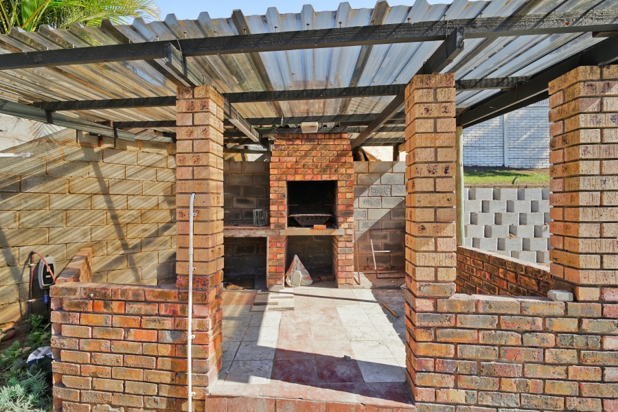 3 Bedroom Property for Sale in Winterstrand Eastern Cape